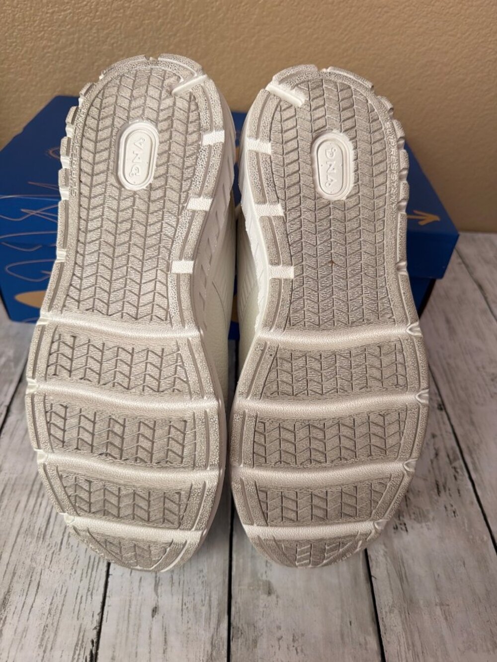 Brooks Addiction Walker 2 Women's White Leather Walking Shoes Sz 10.5 USED w/Box - Picture 5 of 13